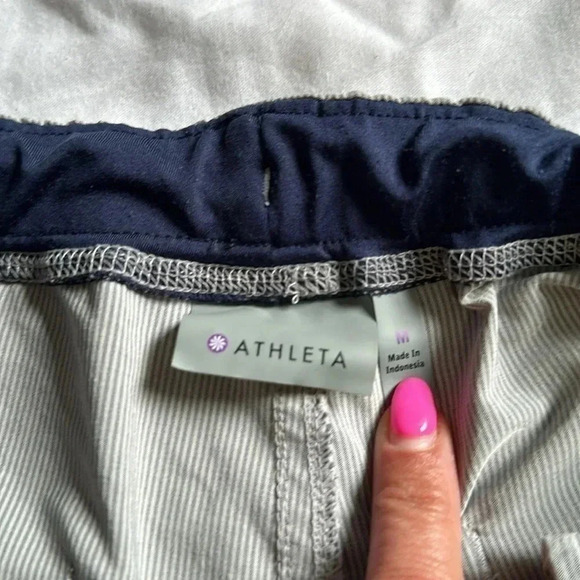 Athleta pinstripe elastic waist shorts size M pockets drawstring - Picture 4 of 5